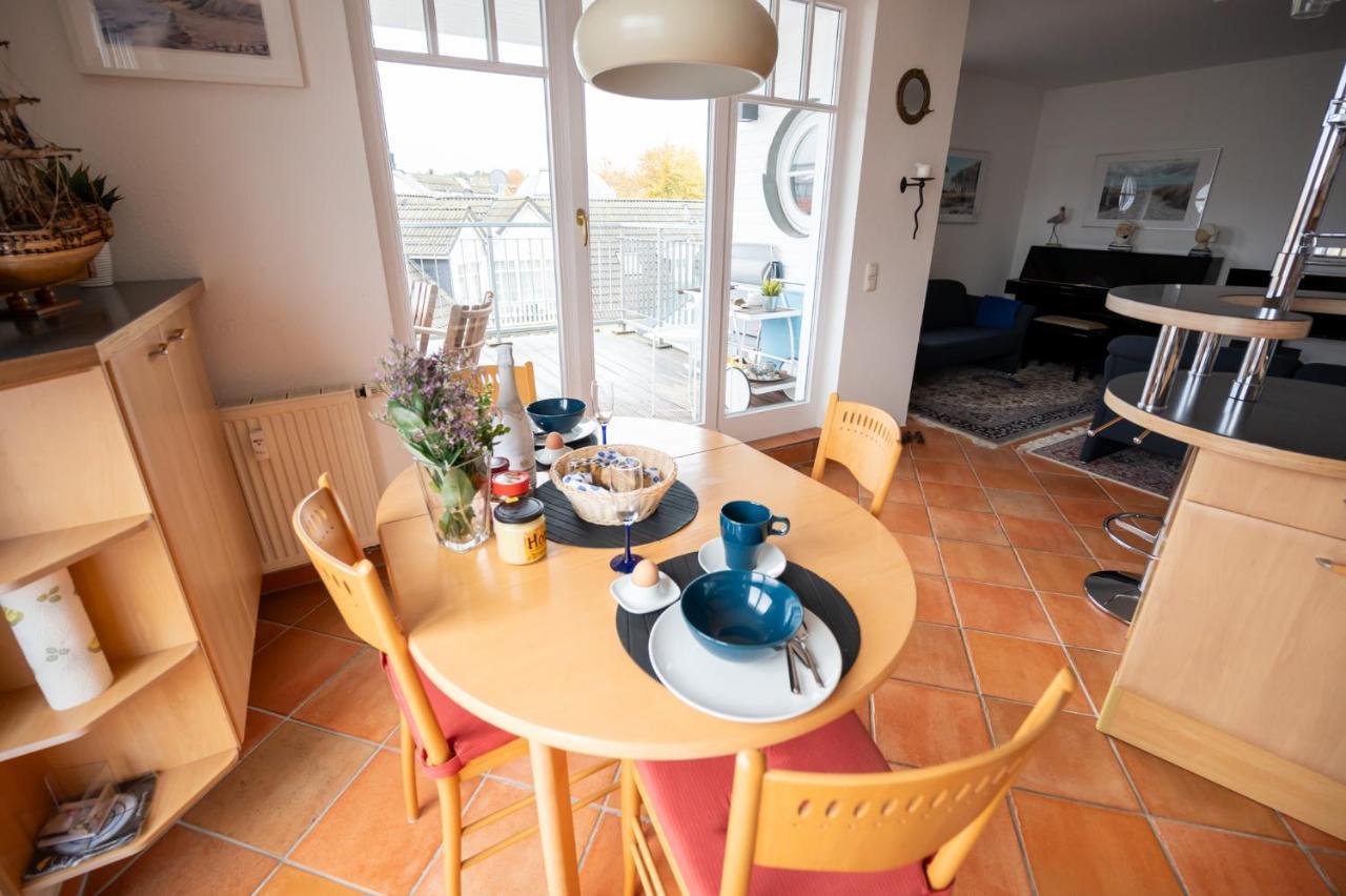 Villa Duene Mit Grosser Sonnenterrasse, Kamin, Wlan Und Tiefgarage Fuer 2-4 Personen Kuehlungsborn Exterior foto