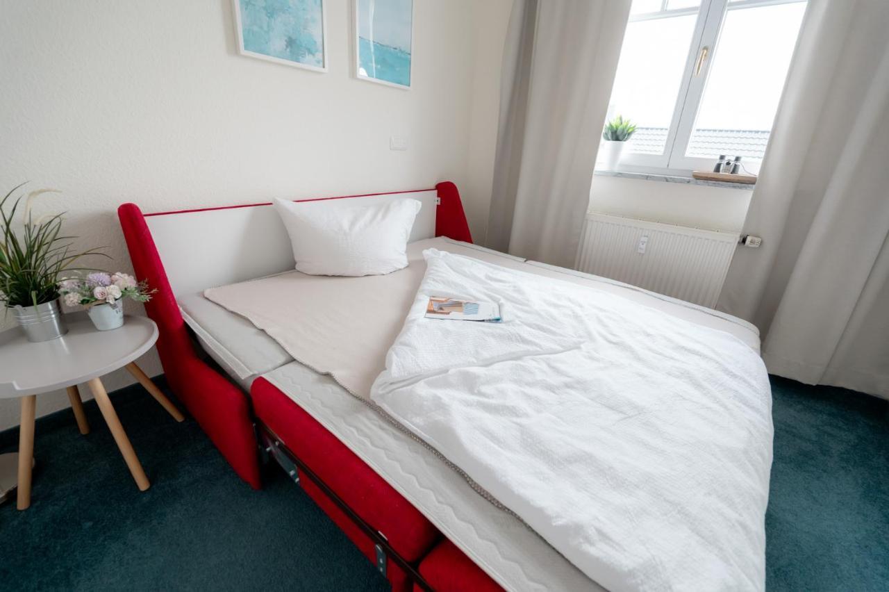 Villa Duene Mit Grosser Sonnenterrasse, Kamin, Wlan Und Tiefgarage Fuer 2-4 Personen Kuehlungsborn Exterior foto